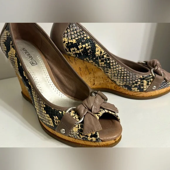 Sperry best sale wedge heels